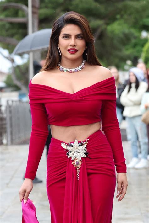 bollywood az nude|PRIYANKA CHOPRA Nude .